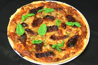 pizza de bonito con tomates secos Pizza de bonito y tomates secos