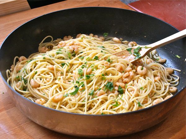 espaguetis pimeinto gambas Espaguetis con pimiento y gambas