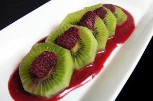 kiwis con salsa de frambuesa Kiwis con salsa de frambuesas