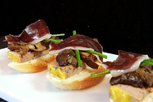 tosta de pate con jamon de pato Paté con hongos y jamón de pato