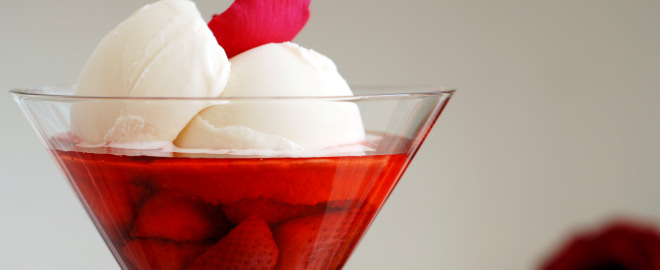 helado vainilla fresas pina Helado de vainilla con fresas y piña