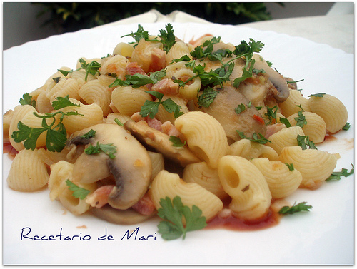 pasta con champinones pimiento Pasta con champiñones y pimiento rojo