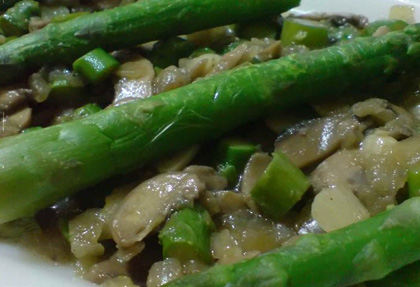champinones esparragos pollo Pechugas de pollo con trigueros y setas