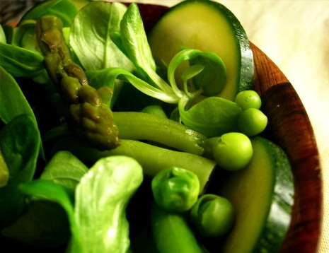 esparragos con guisantes Espárragos verdes con guisantes