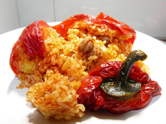 Pimientos rellenos de arroz Pimientos rellenos de arroz y gambas