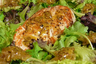 ensalada de pollo con salsa de mostaza Ensalada de pollo con salsa de mostaza