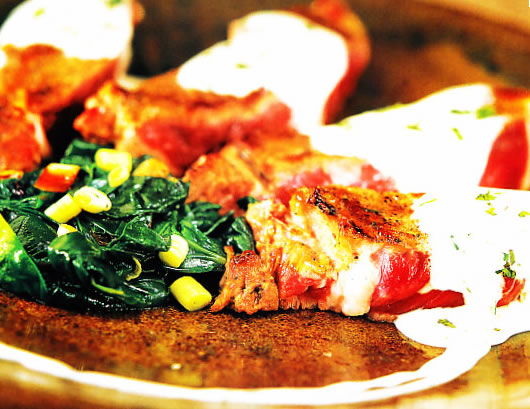 ternera con espinacas Carne de ternera con espinacas