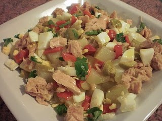 Ensaladilla de patata y atún  Ensaladilla de patata y atún con lechuga