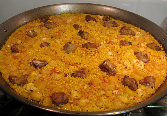 Paella de costillas de cerdo Paella de costillas de cerdo