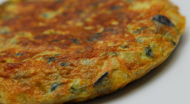 tortilla de patatas con berenjenas y cebolla Tortilla de patatas con berenjenas y cebolla